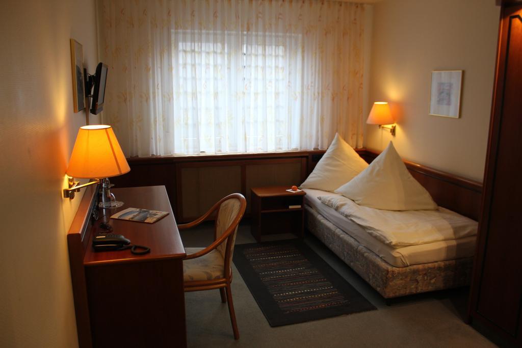 Hotel&Restaurant Zum Vater Rhein Monheim am Rhein Zimmer foto