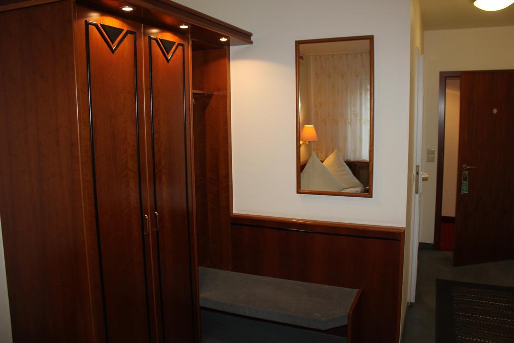 Hotel&Restaurant Zum Vater Rhein Monheim am Rhein Zimmer foto