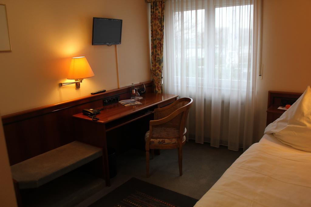 Hotel&Restaurant Zum Vater Rhein Monheim am Rhein Zimmer foto