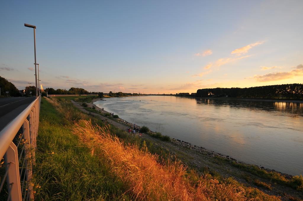 Hotel&Restaurant Zum Vater Rhein Monheim am Rhein Exterior foto