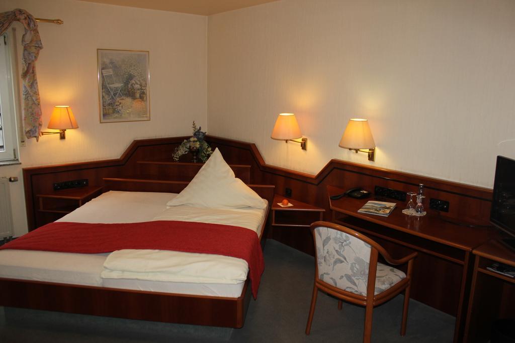 Hotel&Restaurant Zum Vater Rhein Monheim am Rhein Zimmer foto